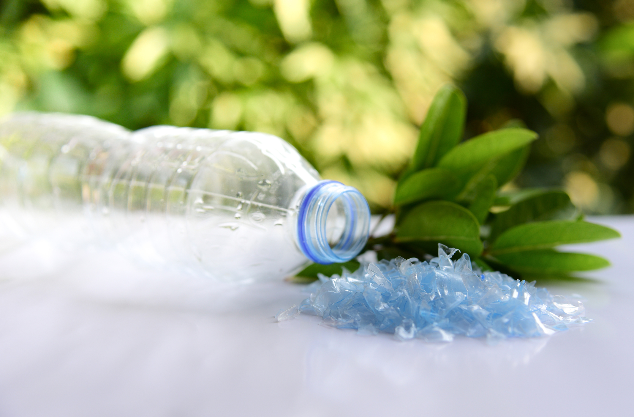 Hand gripping detergent